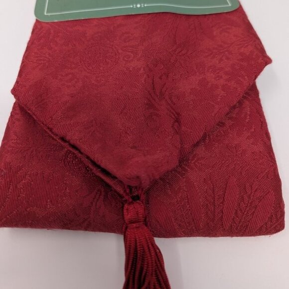 NEW Martha Stewart Everyday Winter Jubilee Embossed Solid Tassel Table Runner 70 - Picture 2 of 3